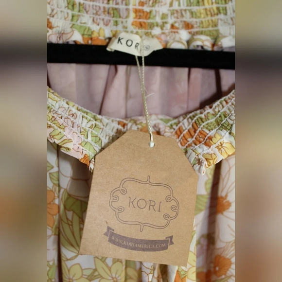 NWT Kori floral flowy blouse - Picture 2 of 7